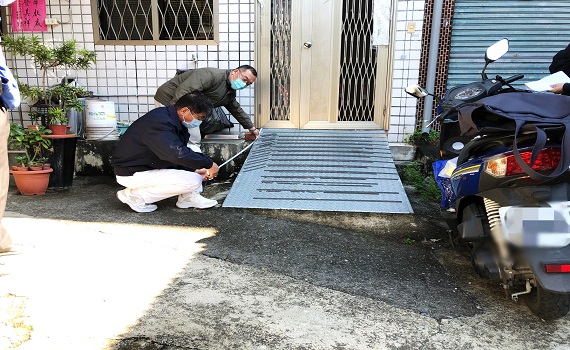 南投縣草屯慈濟志工為獨居長者裝修安穩家園 - https://www.watchmedia01.com