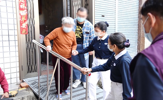 南投縣草屯慈濟志工為獨居長者裝修安穩家園 - https://www.watchmedia01.com