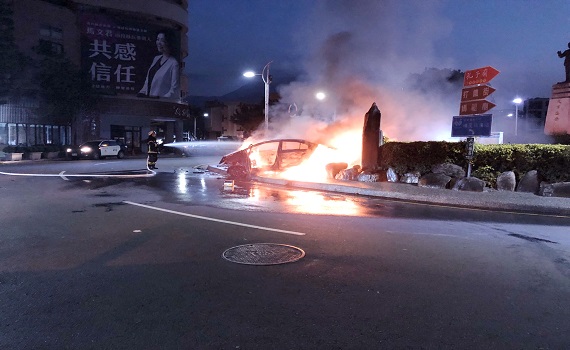 酒駕自撞火燒車 男子累犯吃官司 - https://www.watchmedia01.com