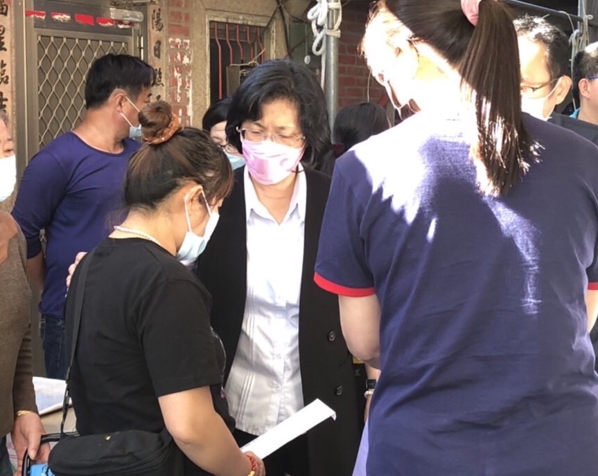 彰基醫療大樓工程擋土牆坍崩壓死挖土機工人　王惠美慰問罹難者家屬 - https://www.watchmedia01.com