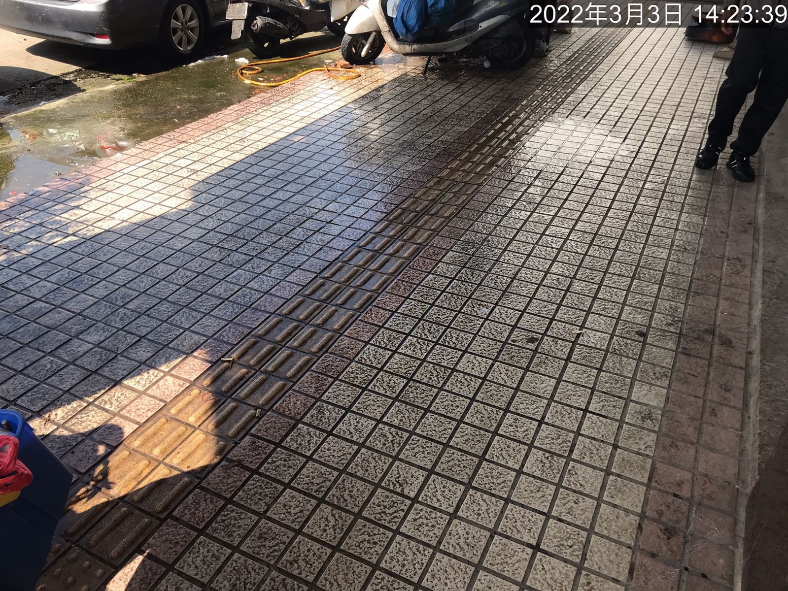 黃金店面騎樓雜物囤積 中市環保局開罰並加強清除 - https://www.watchmedia01.com