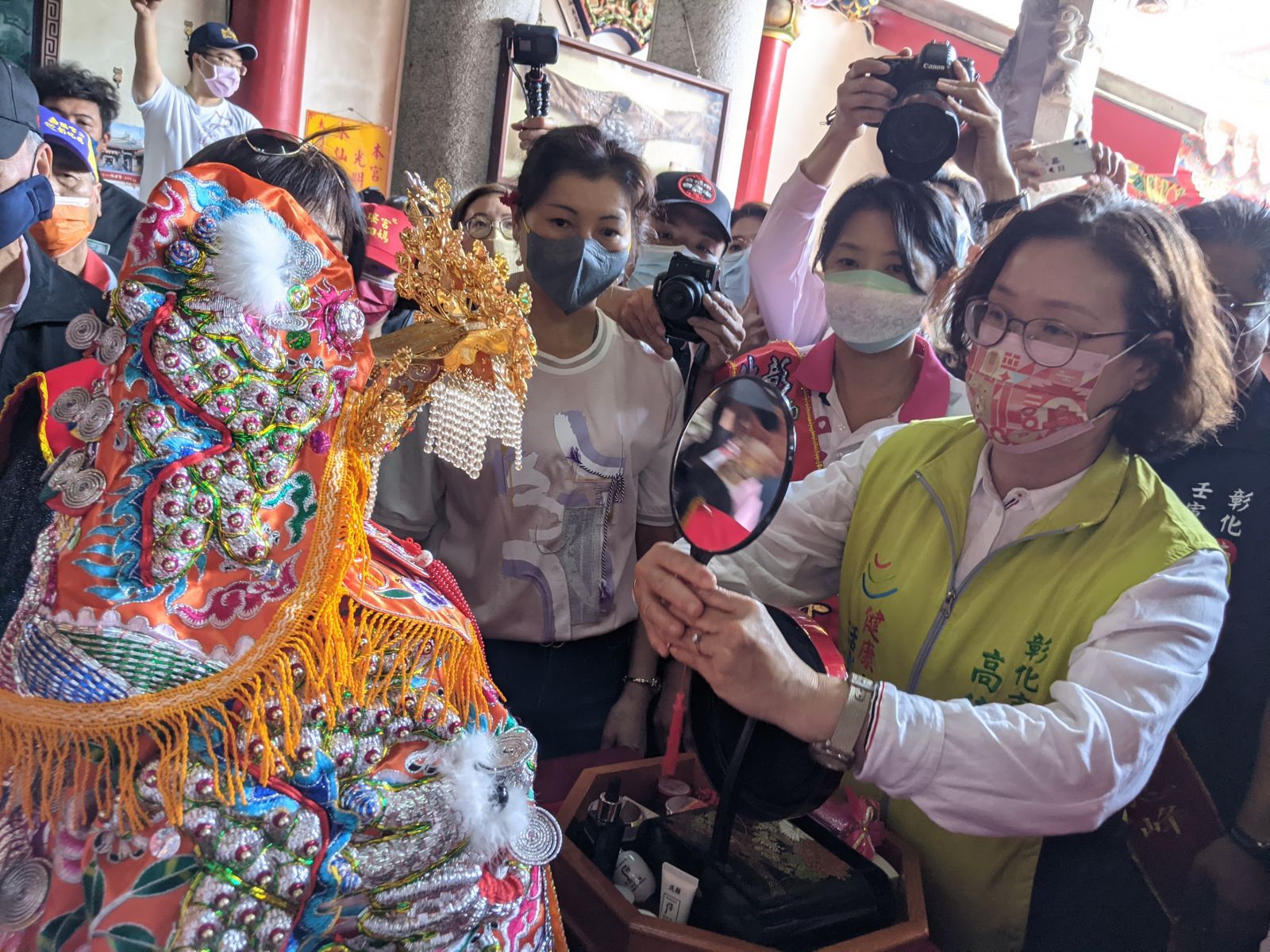 最具有宗教文化特色 彰化南瑤宮笨港進香「百年徒步古香路」換龍袍 - https://www.watchmedia01.com