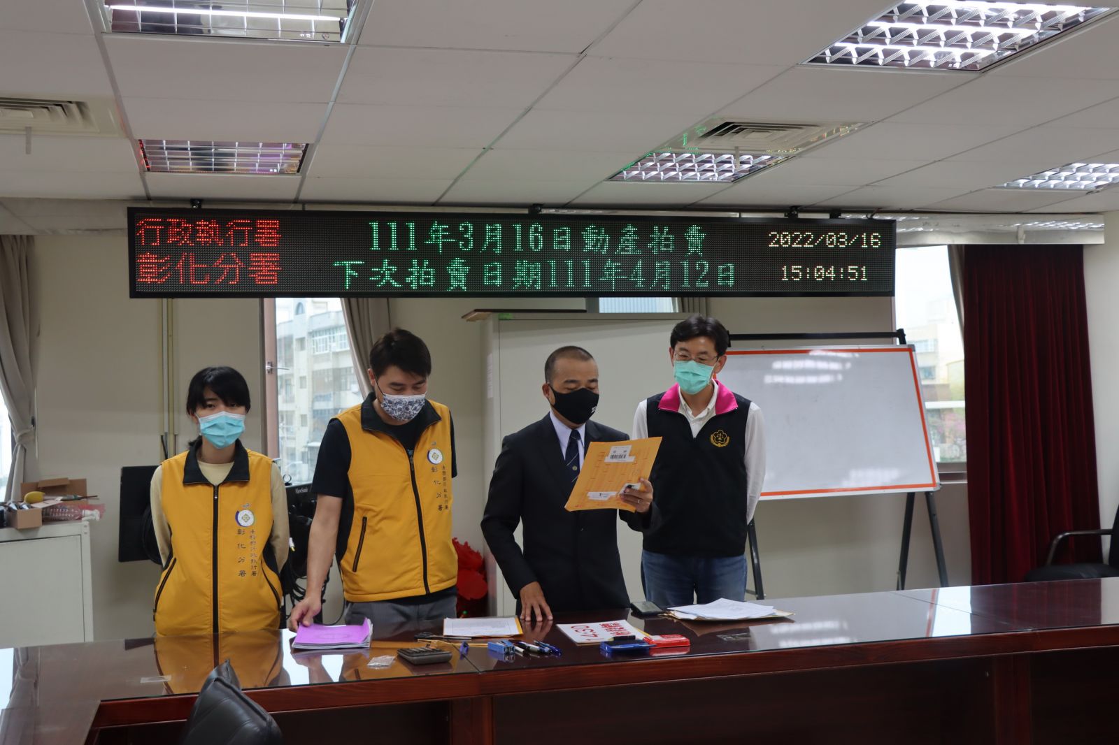 影／史上最大批551萬片口罩拍出了！製造商80萬買回捐公益 - https://www.watchmedia01.com