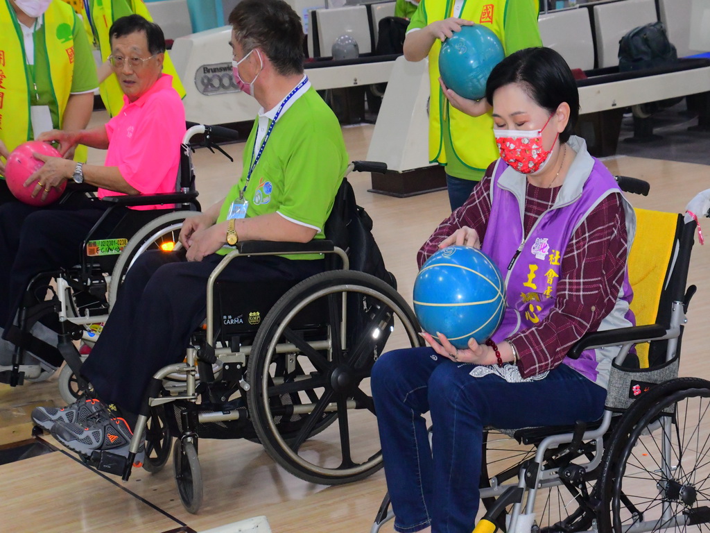 第二十二屆全國脊髓傷友保齡球大賽開打 選手技高一籌乘著輪椅打火雞 - https://www.watchmedia01.com