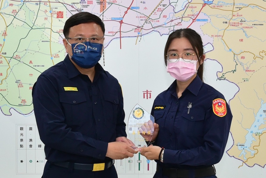 解決人民的困難 嘉義縣警局公開表揚6件7人為民服務優良員警 - https://www.watchmedia01.com