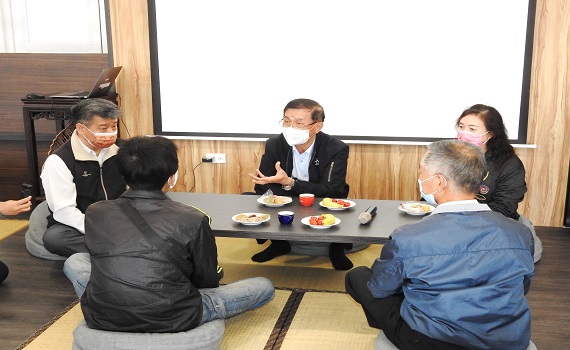南投縣長林明溱赴國姓慰問關懷抗癌小鬥士 盼獲拋磚引玉之效 - https://www.watchmedia01.com