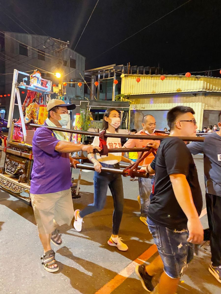 台南德高厝上帝廟遶境祈福 曾之婕與曾信凱攜手隨行 - https://www.watchmedia01.com