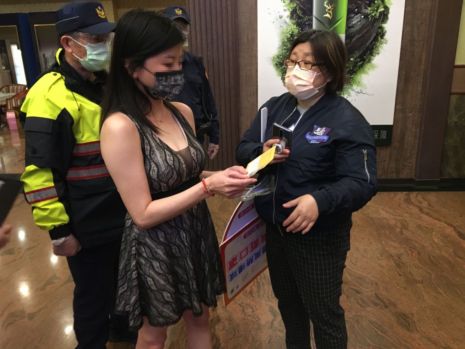 影／疫情拉警報！八大行業防疫加嚴 彰化聯合稽查強力取締臨檢 - https://www.watchmedia01.com
