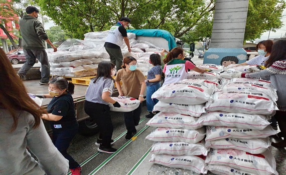 善琴慈惠堂母娘助南投家扶一萬台斤白米 - https://www.watchmedia01.com