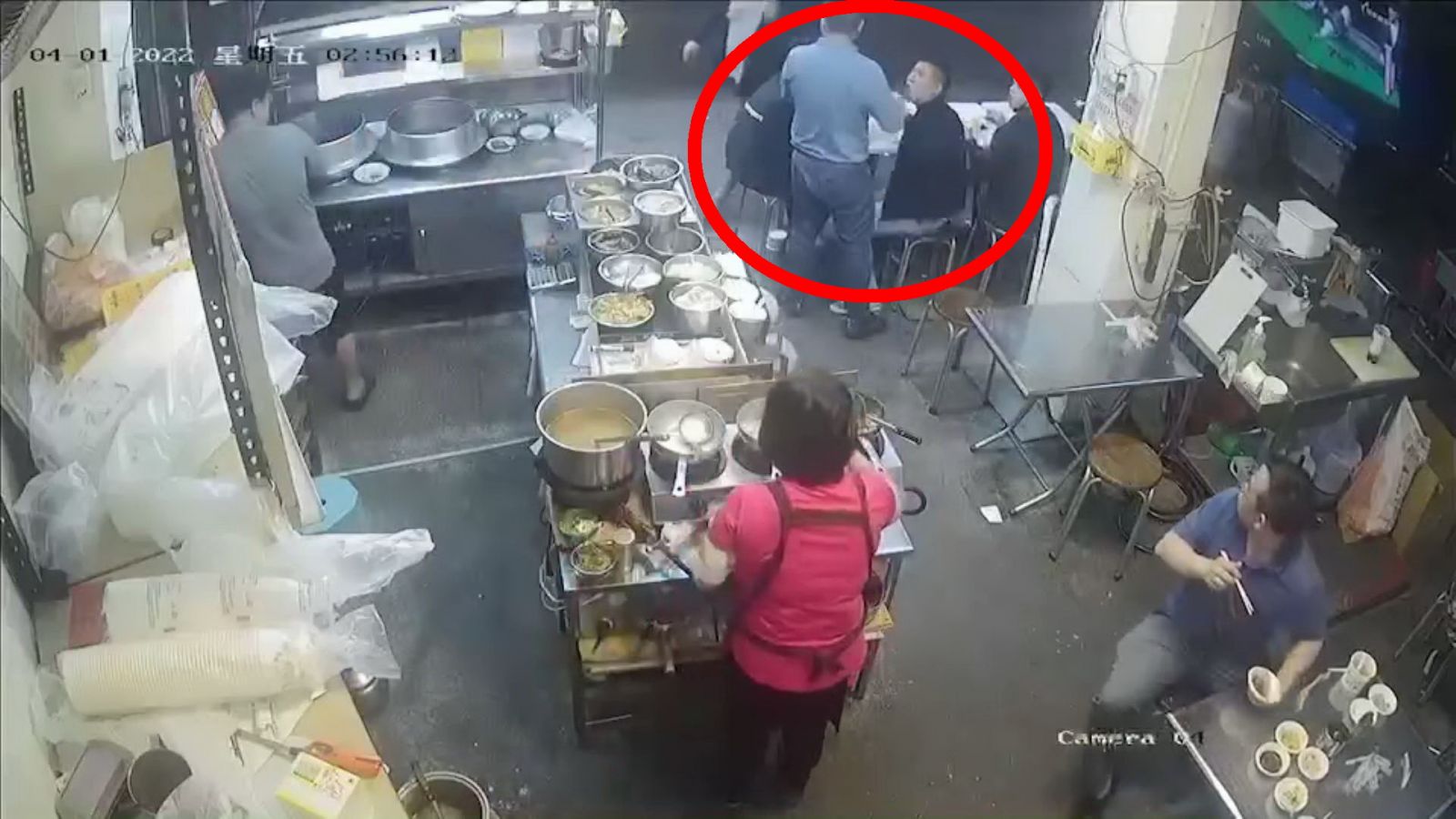 影/怒甩巴掌歪風竟也吹到淳樸溪湖鎮 賞巴男反遭對方圍毆打趴 - https://www.watchmedia01.com