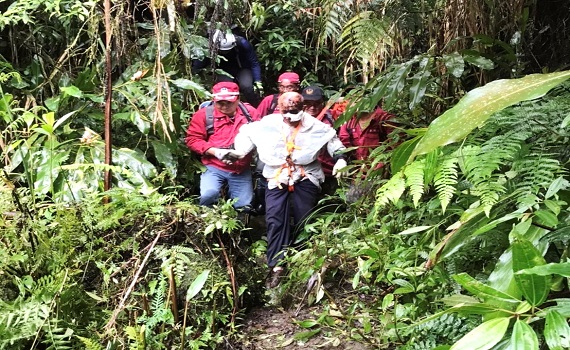 老翁南投鳳凰山走失受傷　警消成功救援 - https://www.watchmedia01.com