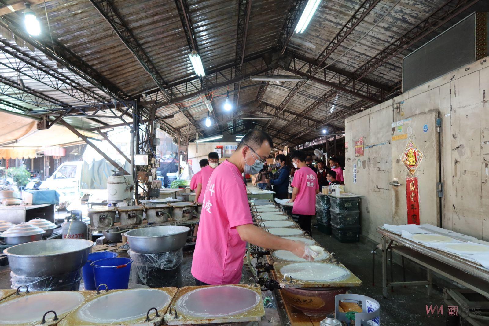 影／趕製潤餅皮　北斗大菜市「潤餅輝」46爐火力全開 - https://www.watchmedia01.com