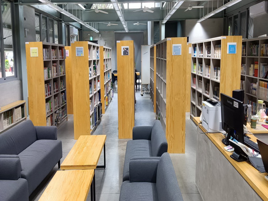 社頭國中尖斜屋頂式圖書館 濃濃北歐風特色 - https://www.watchmedia01.com