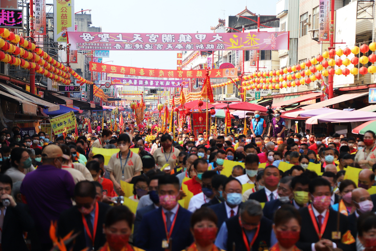 大甲媽來新港祝壽　信眾三跪九叩場面隆重 - https://www.watchmedia01.com