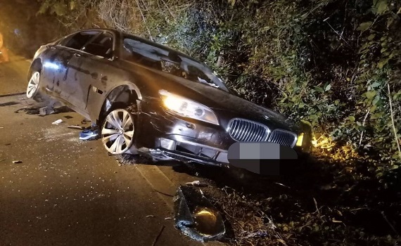 員警執勤意外受傷案(獲報處理車禍遭肇事車輛爆胎波及) - https://www.watchmedia01.com