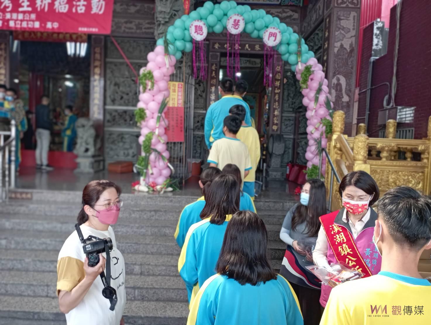 影／心想「試」成！溪湖鎮公所為考生祈福　鎮長黃瑞珠贈文昌筆 - https://www.watchmedia01.com