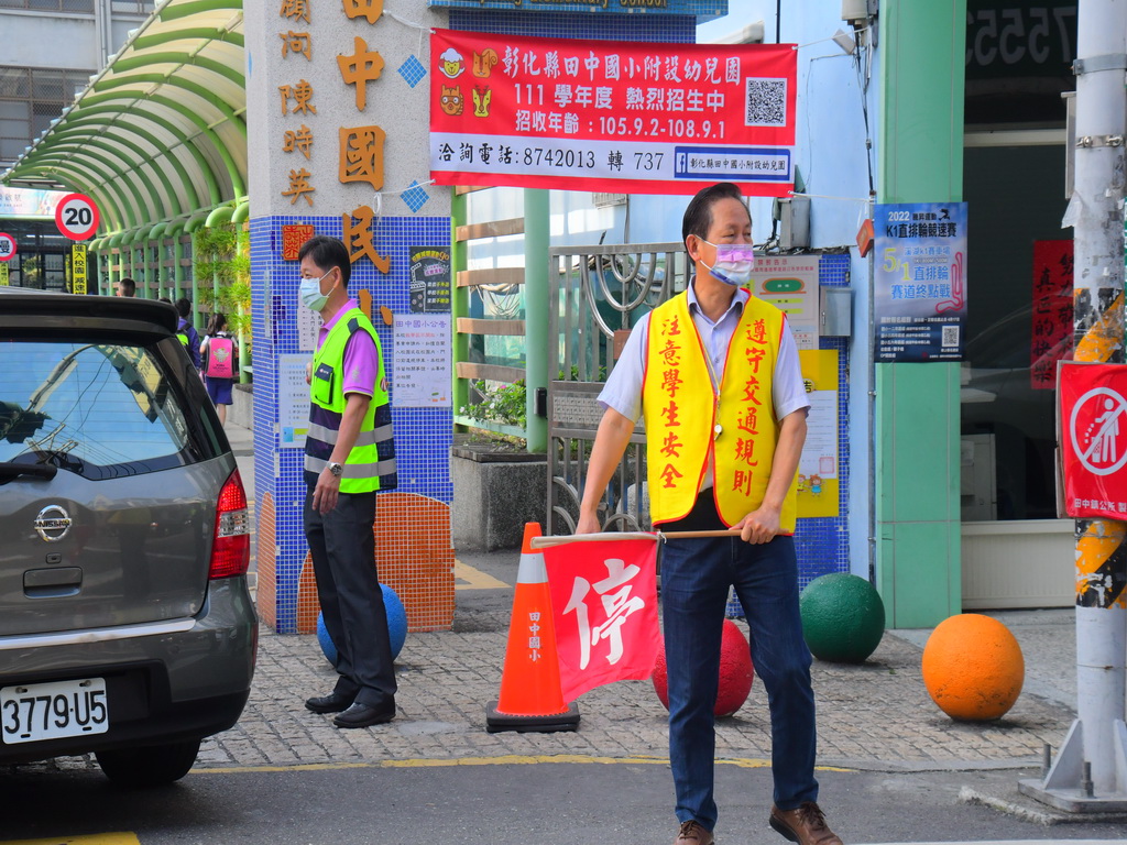 從學長會長到鎮長 站了22年交通導護鄭俊雄始終為學弟妹服務 - https://www.watchmedia01.com