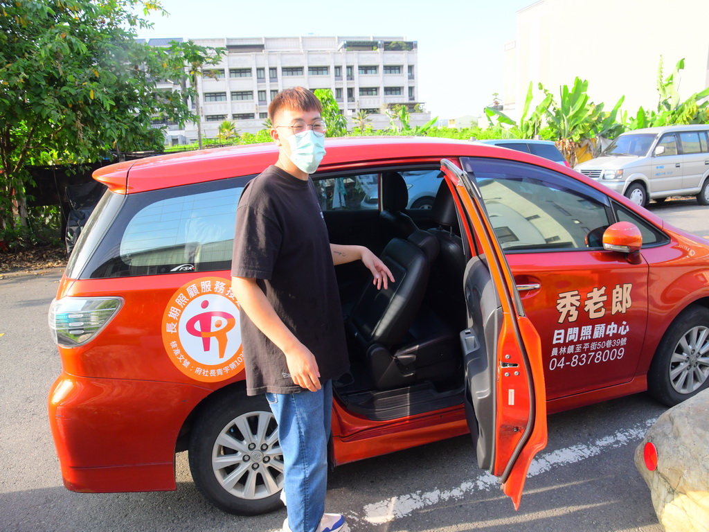 長照2.0交通接送服務 救護車專業等級載送長輩博得口碑 - https://www.watchmedia01.com