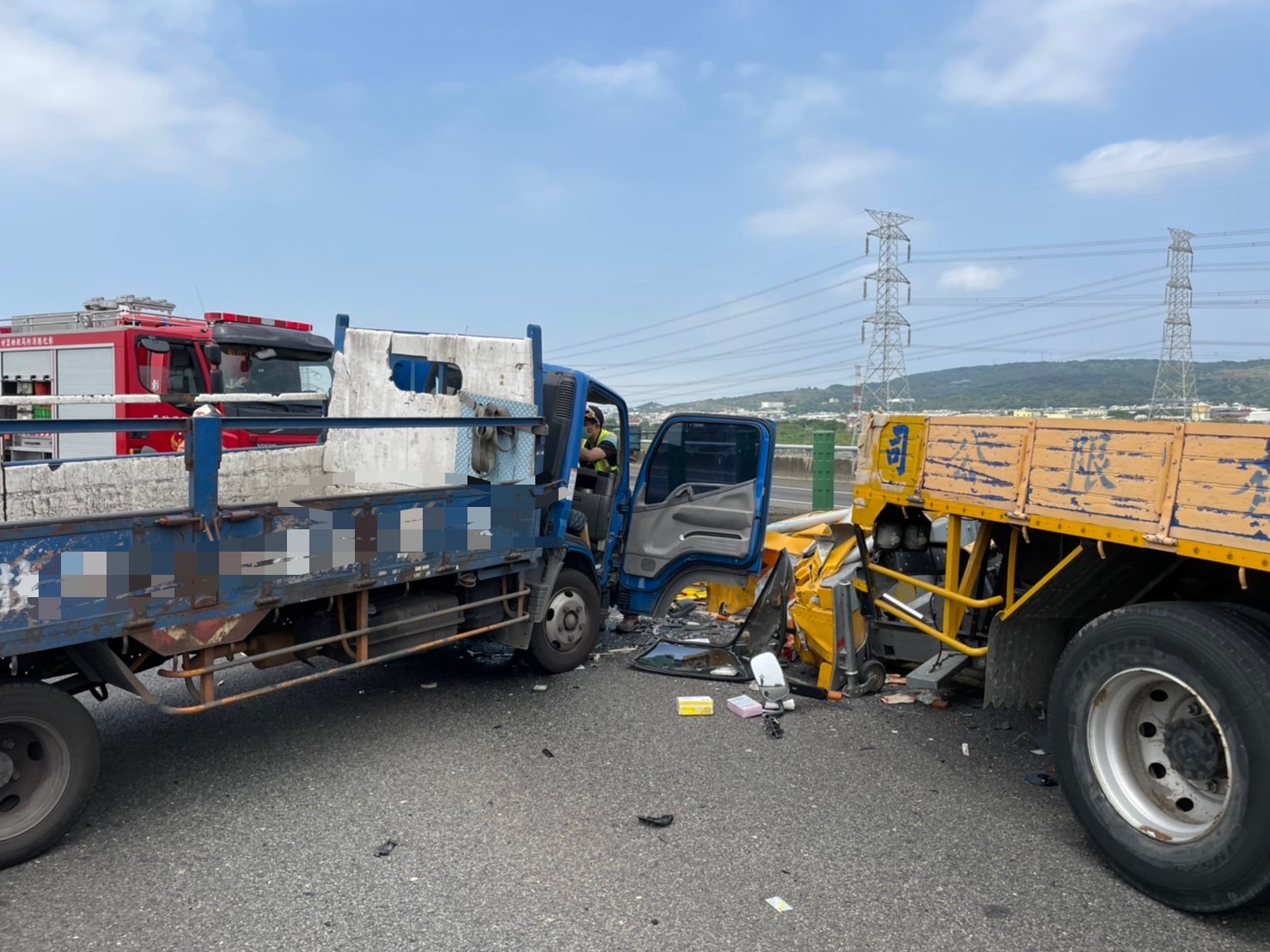 國道三號彰化快官路段小貨車追撞施工緩撞車　小貨車毀人傷 - https://www.watchmedia01.com