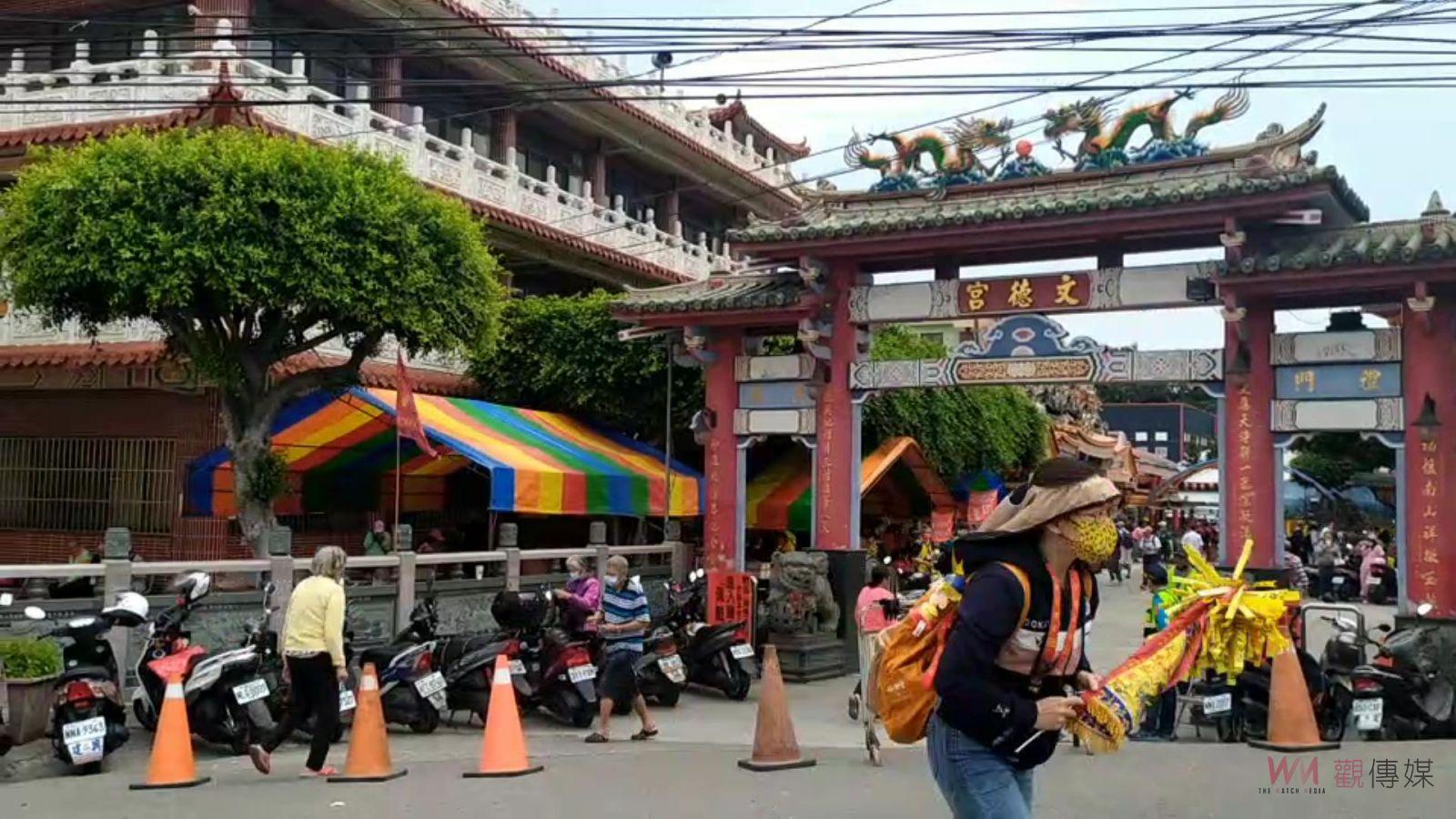 影／跟得上時代潮流　大甲媽回鑾真人扮媽祖發送保養品 - https://www.watchmedia01.com