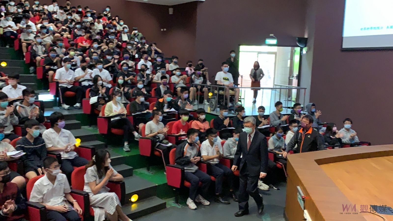 影／受邀彰化高中演講學生提問是否選總統？陳建仁：目前還沒有任何決定 - https://www.watchmedia01.com