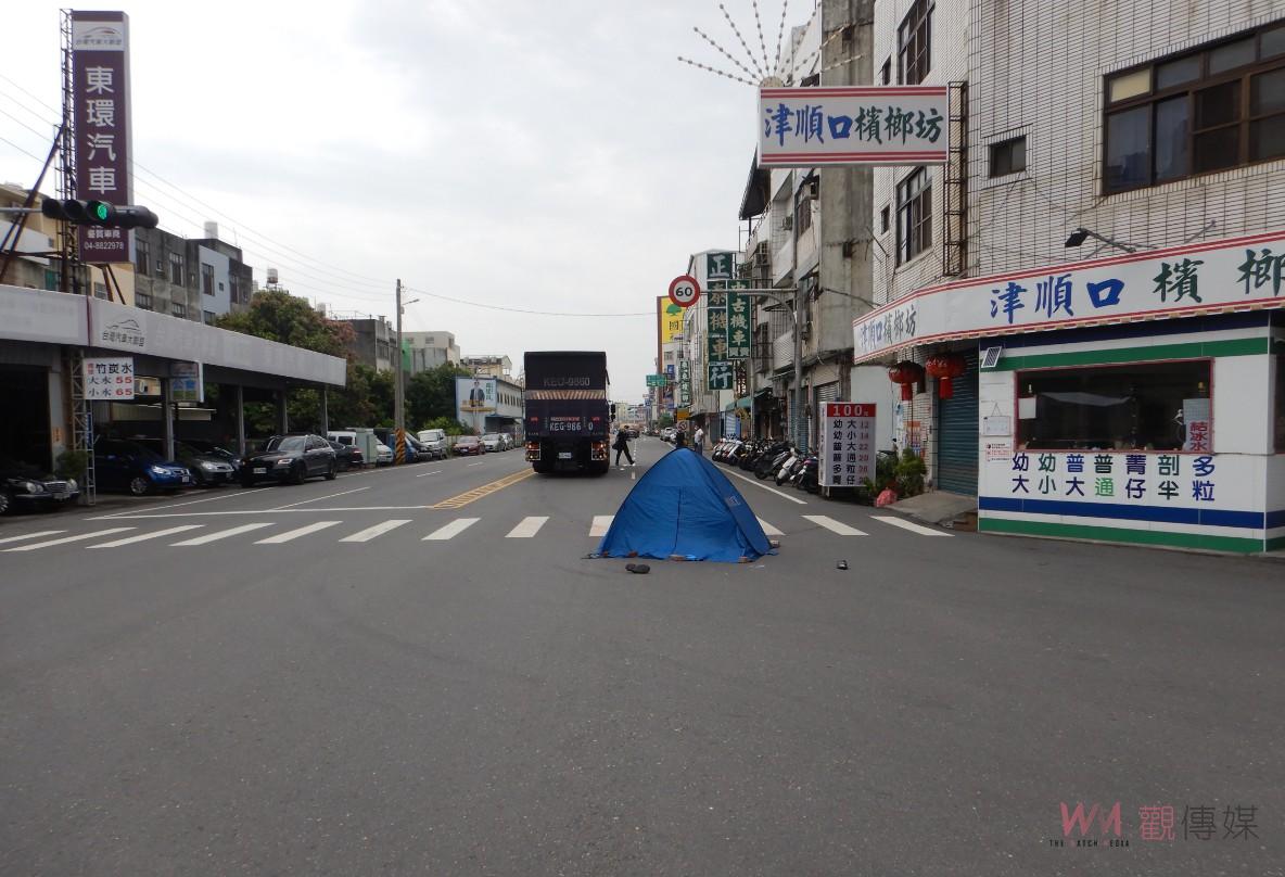 輪下亡魂！溪湖鎮八旬老翁等紅綠燈慘死大貨車輪下 - https://www.watchmedia01.com