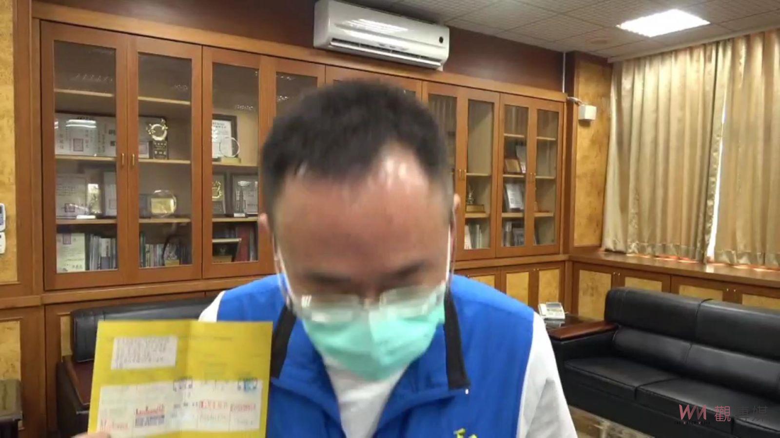 影／最壞示範！和美鎮長阮厚爵脫口罩抽菸囂張嗆警「你很大吼？」 - https://www.watchmedia01.com