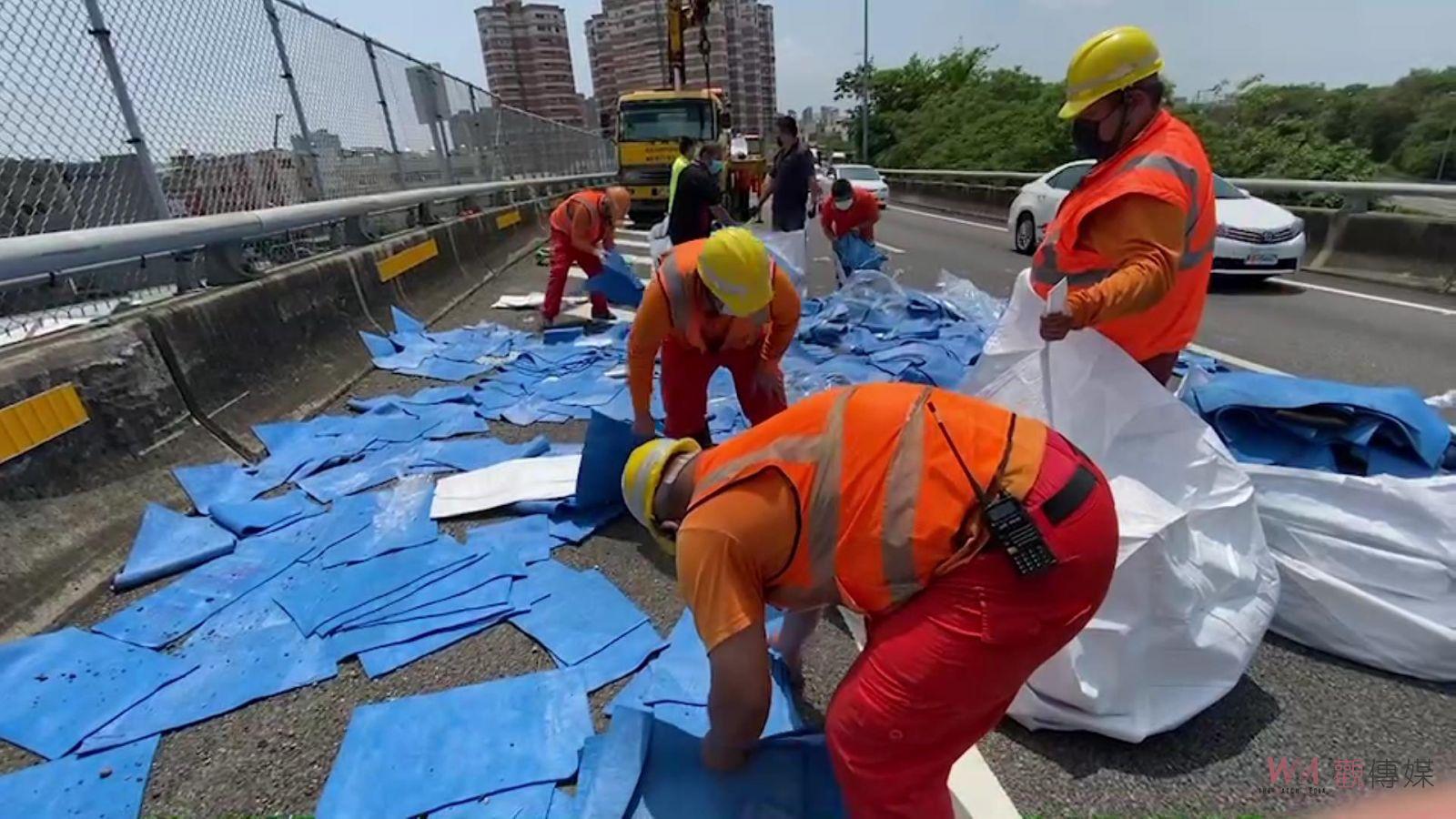 影／「一片藍」奇觀曝！太誇張了！藍色公路出現在中山高 - https://www.watchmedia01.com