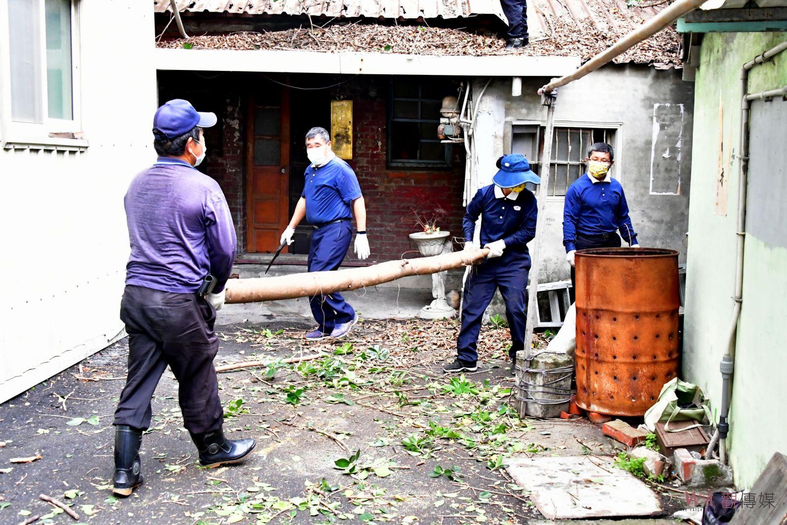 防颱超前布署　鹿港志工幫案家修剪大樹給一個安穩居住的家 - https://www.watchmedia01.com
