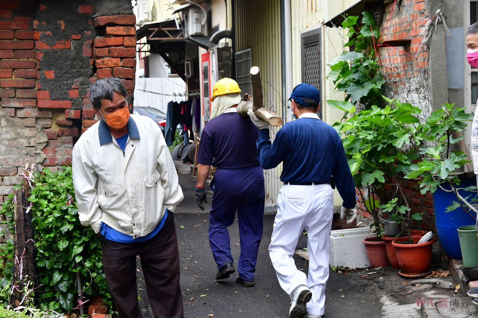 防颱超前布署　鹿港志工幫案家修剪大樹給一個安穩居住的家 - https://www.watchmedia01.com