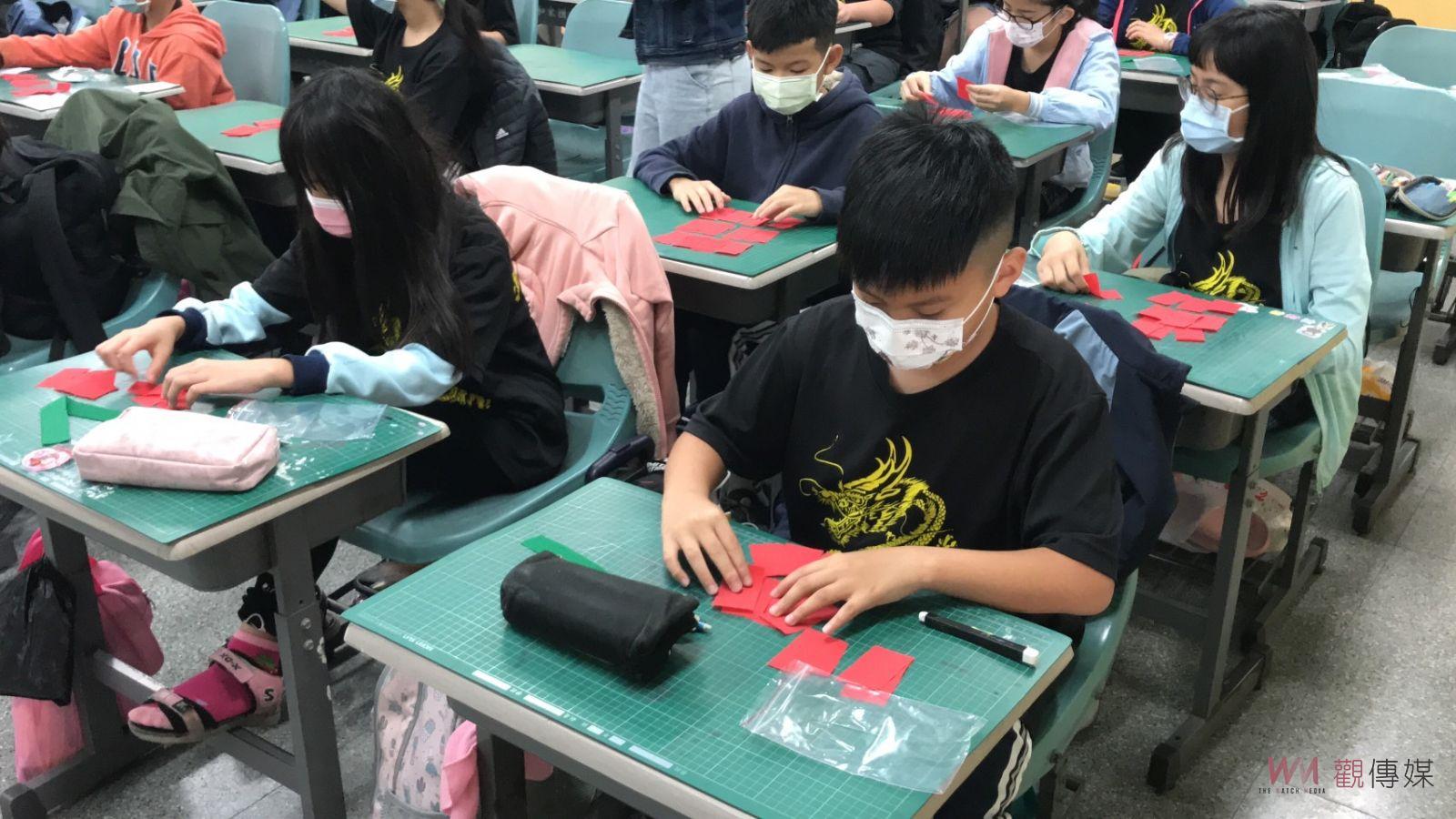 影／和東國小手摺千朵康乃馨　救助植物人盼愛遍地開花 - https://www.watchmedia01.com