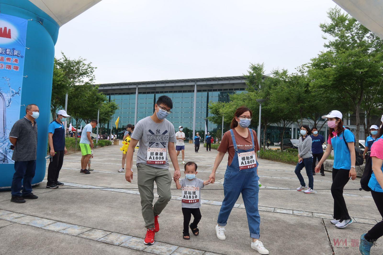 影／2022媽「趣」迷你馬拉松溫馨起跑　大手拉小手來田中跑出健康 - https://www.watchmedia01.com