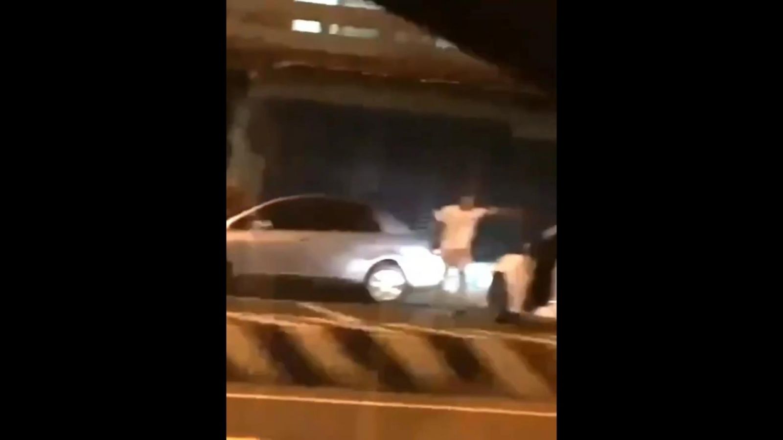 影／為了D奶檳榔西施　彰化街頭械鬥大火拼！警起出手電筒刀 - https://www.watchmedia01.com