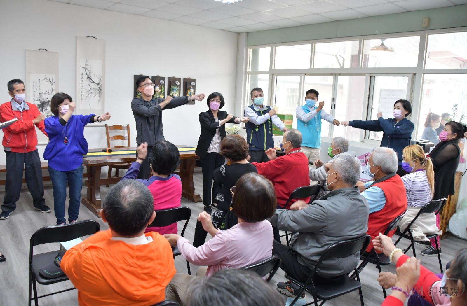 有溫度！姐妹花將書坊當做關懷據點　照顧長者散發書香味 - https://www.watchmedia01.com