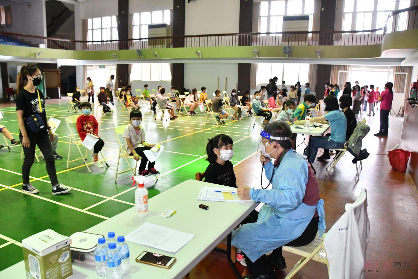 影／觀望要等打BNT？彰化縣校園6-11歲學童Covid-19疫苗「拼」覆蓋率 - https://www.watchmedia01.com