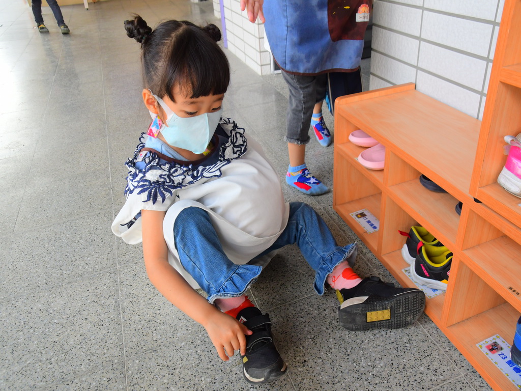 明倫非營利幼兒園慶祝母親節 小朋友體驗肚子有Baby的感覺 - https://www.watchmedia01.com