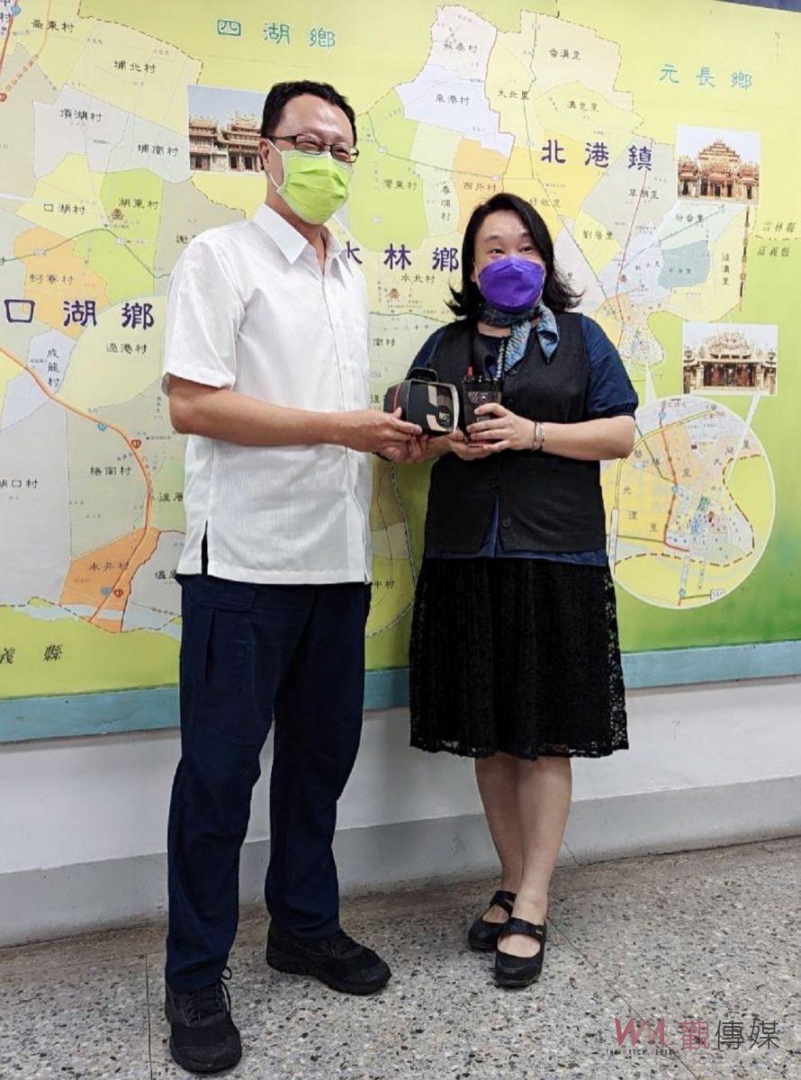 北港警分局歡慶母親節　局長蔡培元致贈蛋糕、咖啡 - https://www.watchmedia01.com