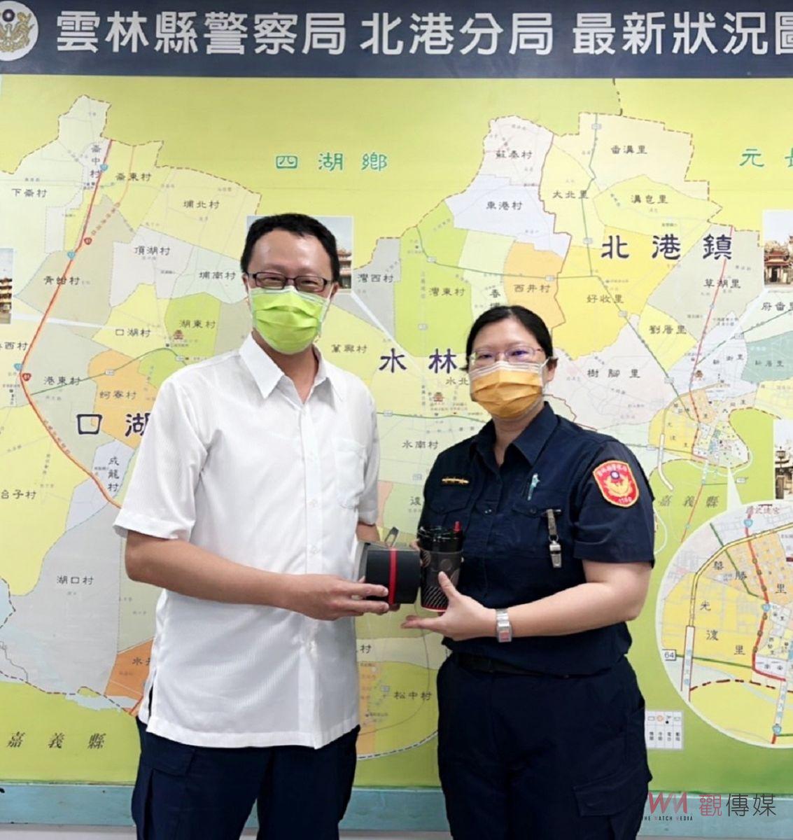 北港警分局歡慶母親節　局長蔡培元致贈蛋糕、咖啡 - https://www.watchmedia01.com