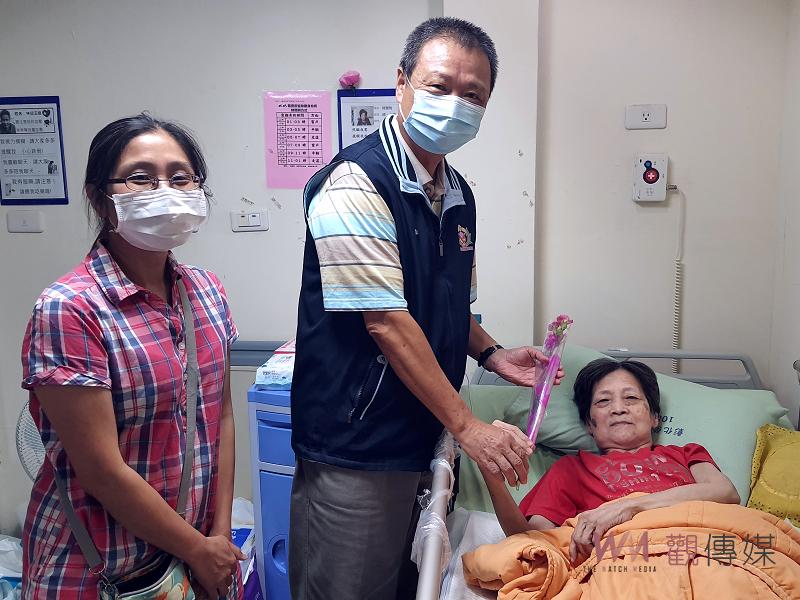 母親節前夕　史浩誠致贈康乃馨　彰化榮家傳遞母親節溫馨祝福情 - https://www.watchmedia01.com