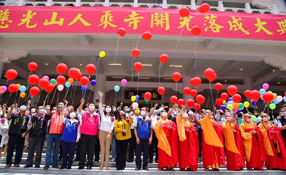 南投縣魚池鄉重建人乘寺落成啟用 林縣長贈匾祝福 - https://www.watchmedia01.com