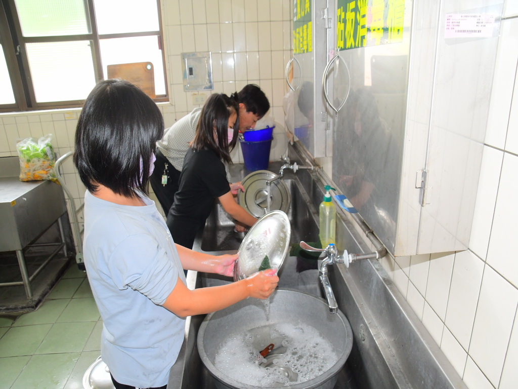 明湖國小食堂飄香二十餘載 廚房阿姨手藝校友最懷念 - https://www.watchmedia01.com