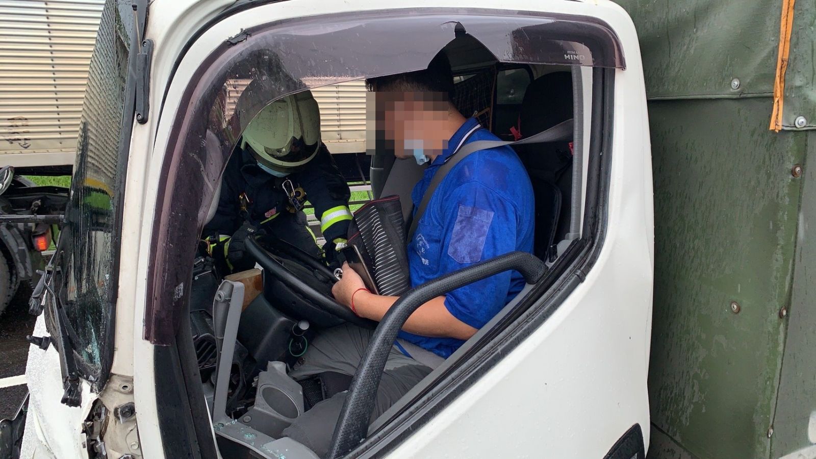 國道1號中山南下北斗路段三車追撞事故　破壞車體將三人送醫 - https://www.watchmedia01.com