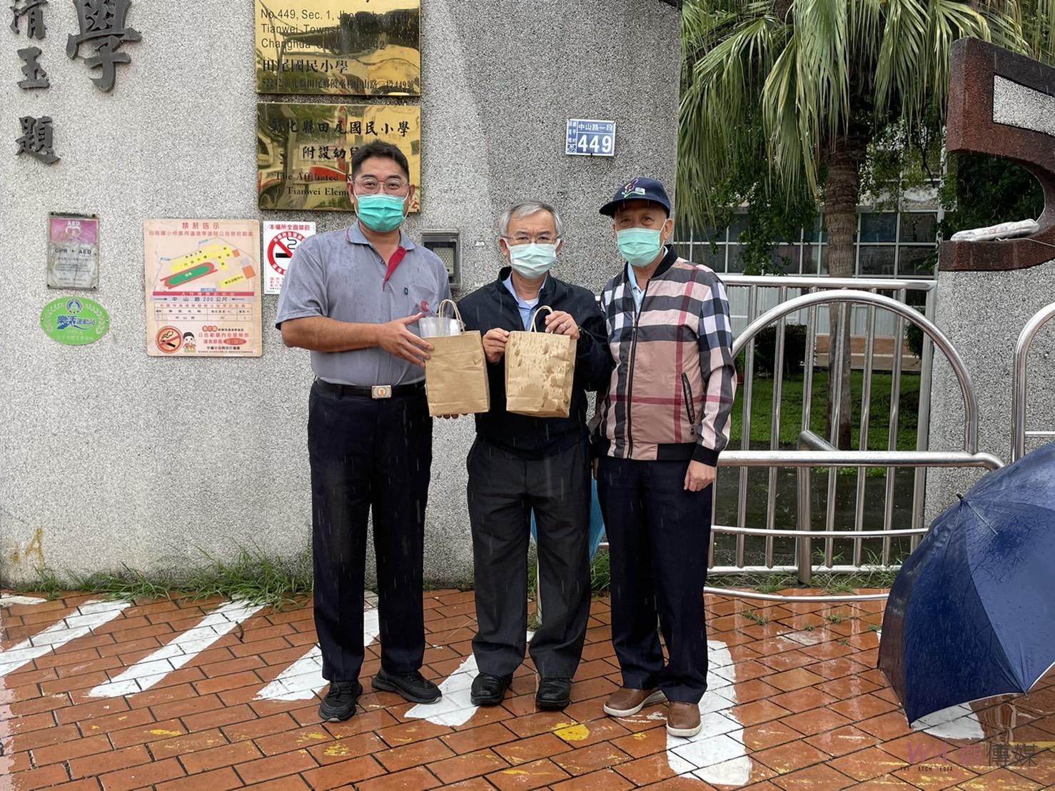 影／與校園共同抗「疫」！台灣省畜牧協會捐贈防疫物資保護校園師生健康 - https://www.watchmedia01.com