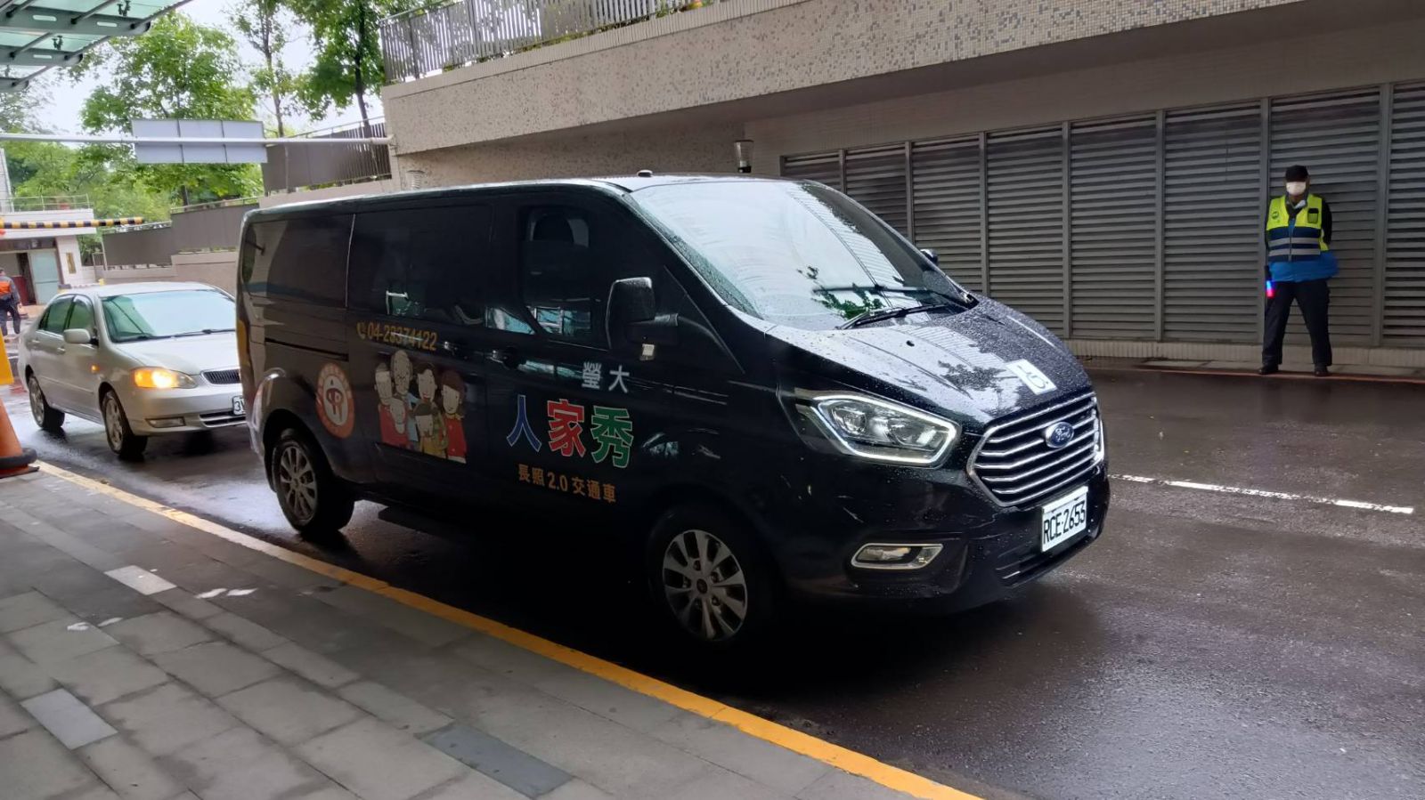 長照業者邱暉智經營交通車就醫接送 不計賠本堅持做下去 - https://www.watchmedia01.com