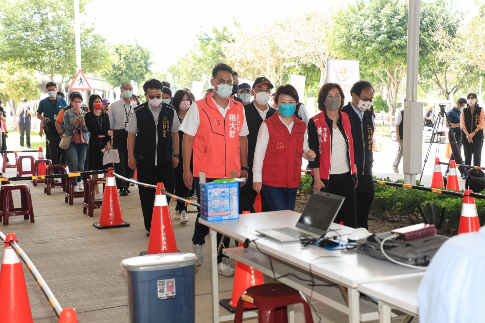 篩檢、看診、領藥一條龍 盧市長視察中央公園「PCR給藥得來速」 - https://www.watchmedia01.com