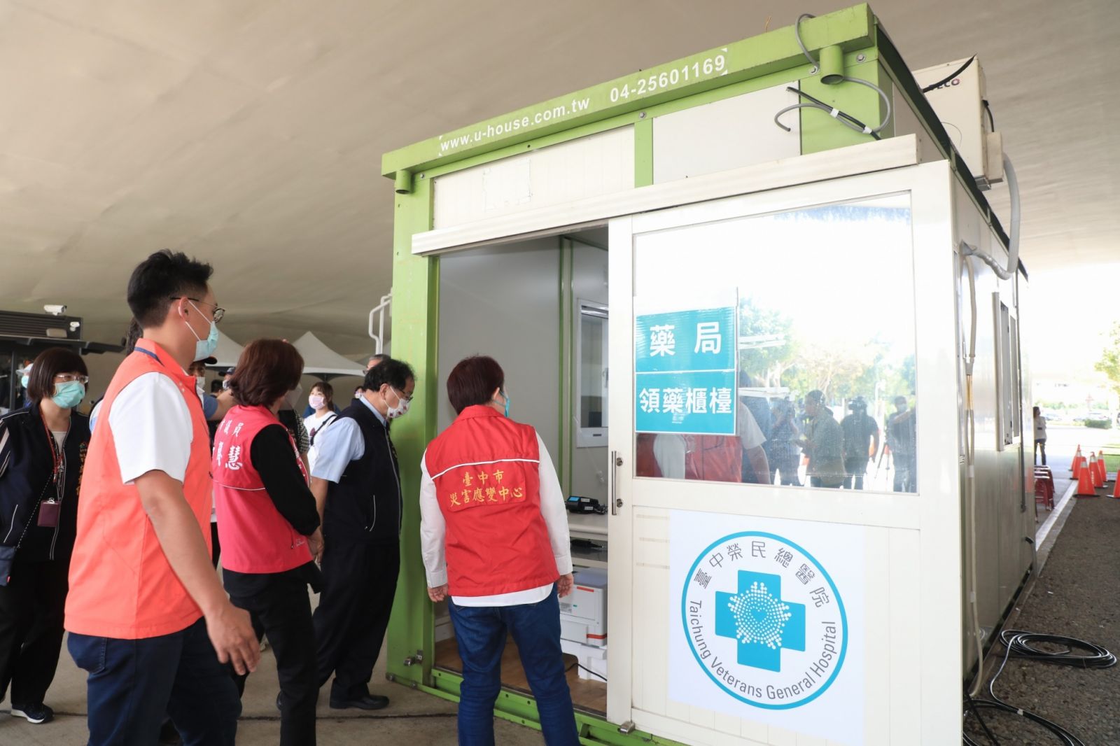 篩檢、看診、領藥一條龍 盧市長視察中央公園「PCR給藥得來速」 - https://www.watchmedia01.com