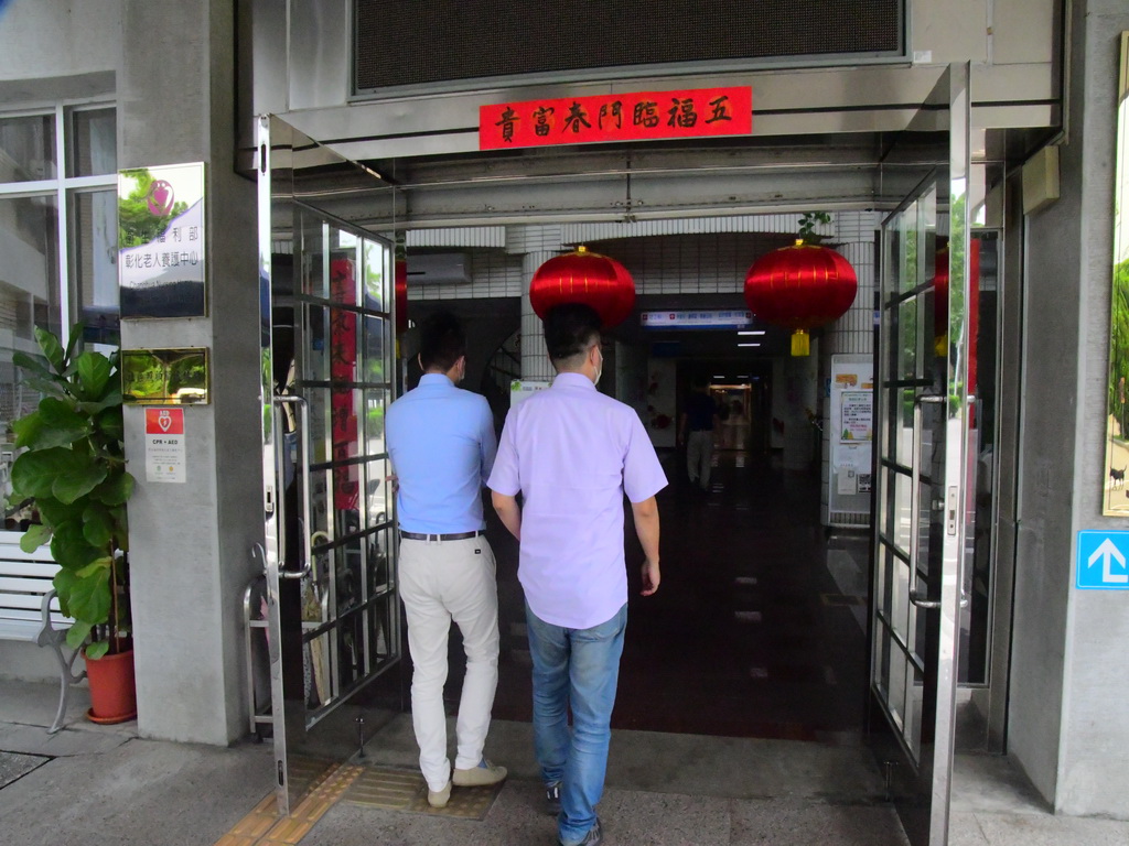 社團法人彰化縣白玉功德會贈車 邱暉智總幹事支援彰化老人養護中心 - https://www.watchmedia01.com
