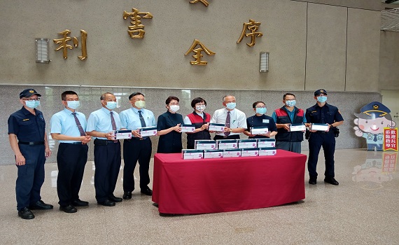 感恩警消移民署守護南投第一線 慈濟贈快篩試劑 - https://www.watchmedia01.com