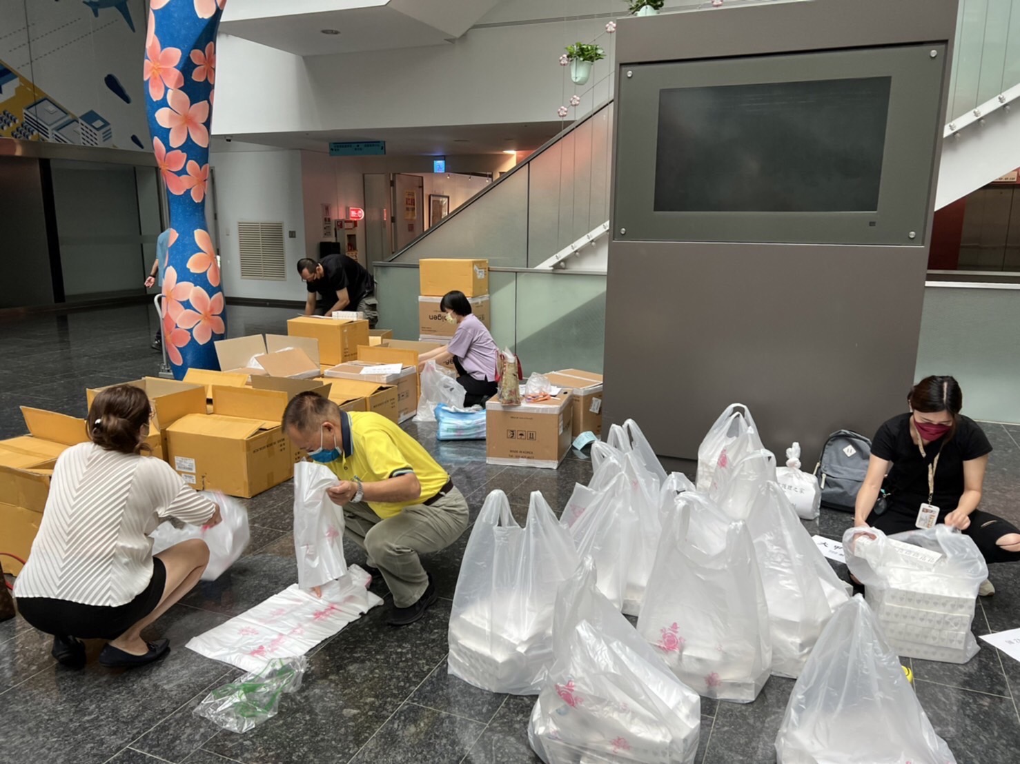台中暖心快篩試劑支持計畫 長照機構員工每人2支 - https://www.watchmedia01.com