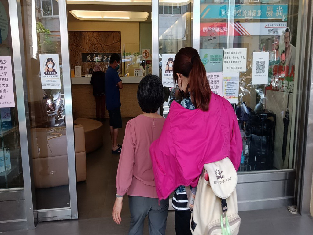 照顧服務員證照班開辦受訓踴躍 邱暉智扛下高齡化社會的重擔 - https://www.watchmedia01.com